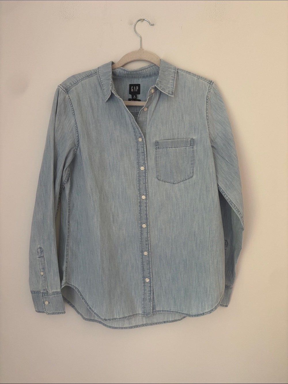 GAP Chambray 100% Cotton Button-Up Shirt Size Medium NWT